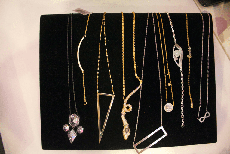 jewels bling necklaces sinnstyle sellitnowny samplesale shop fashion blog blogger missyonmadison fashionblog snakenecklace